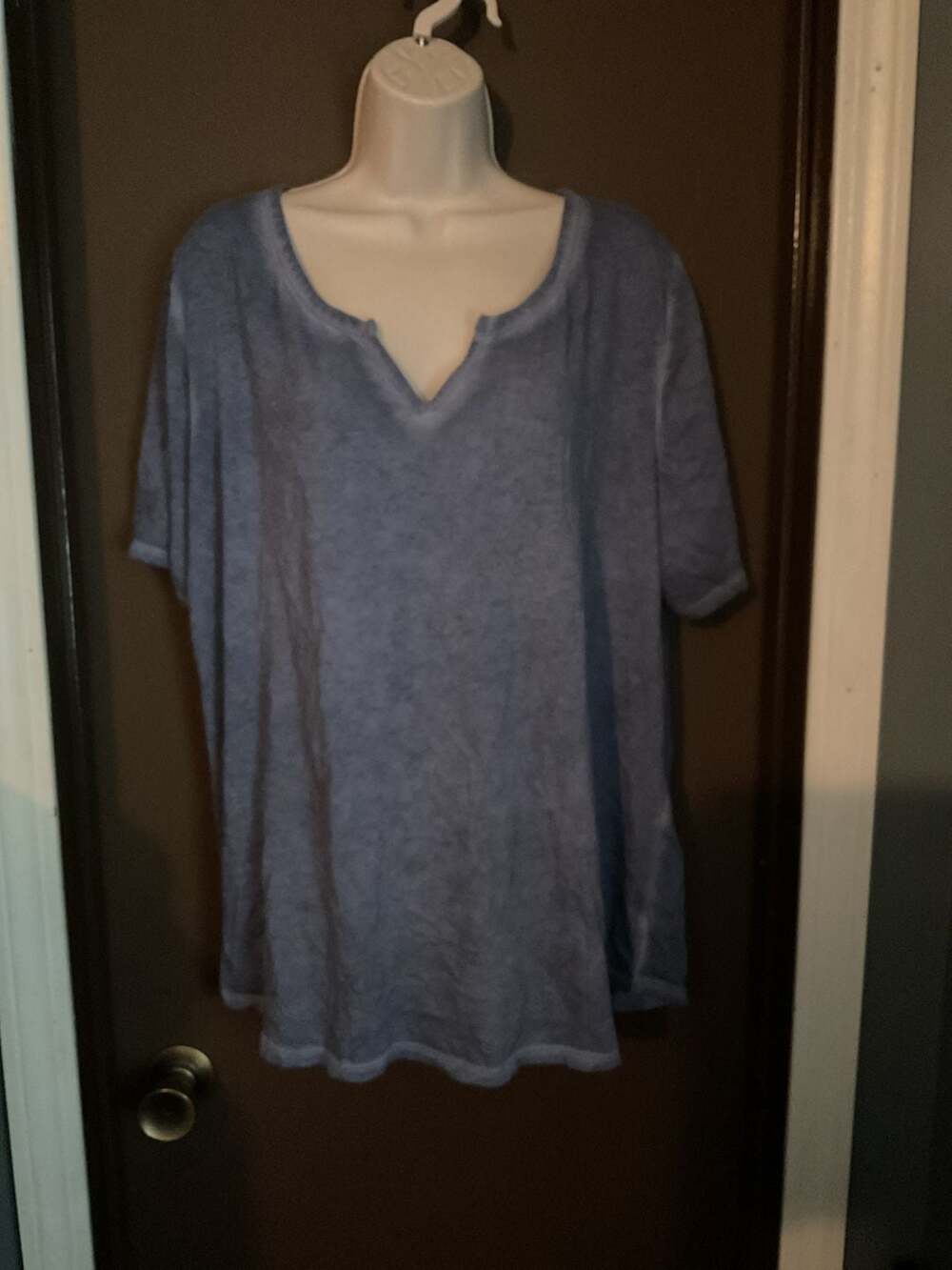Terra & Sky Women's Blue Mineral Wash Short Sleeve V-Neck T-Shirt Size 2X